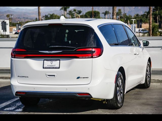 2022 Chrysler Pacifica Hybrid Touring L