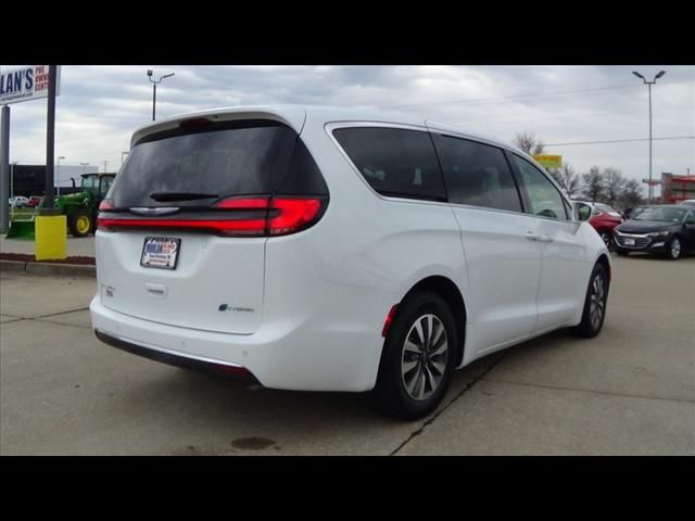 2022 Chrysler Pacifica Hybrid Touring L