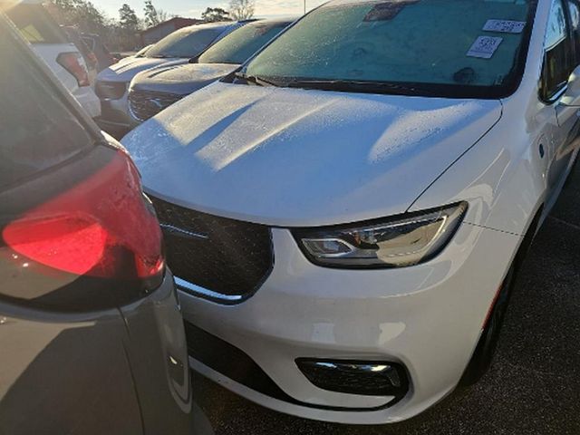 2022 Chrysler Pacifica Hybrid Touring L