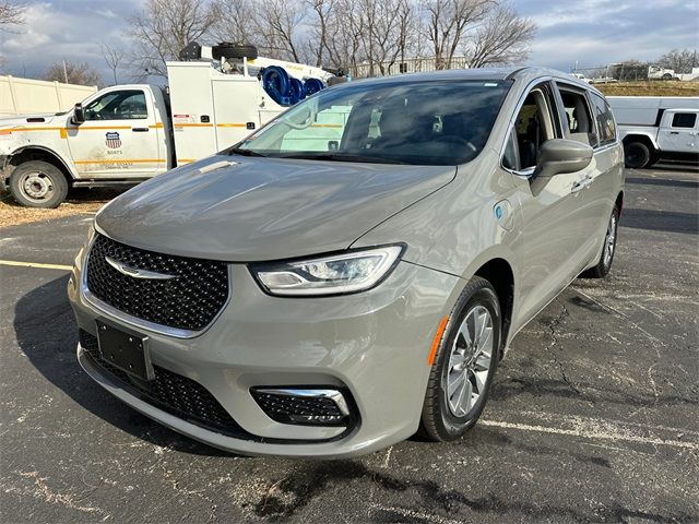 2022 Chrysler Pacifica Hybrid Touring L