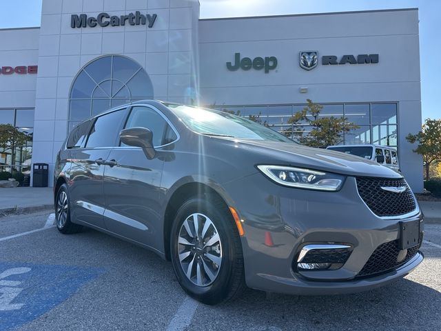 2022 Chrysler Pacifica Hybrid Touring L