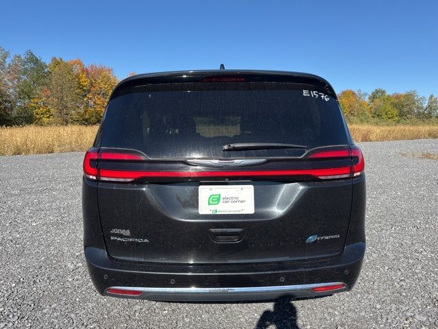 2022 Chrysler Pacifica Hybrid Touring L