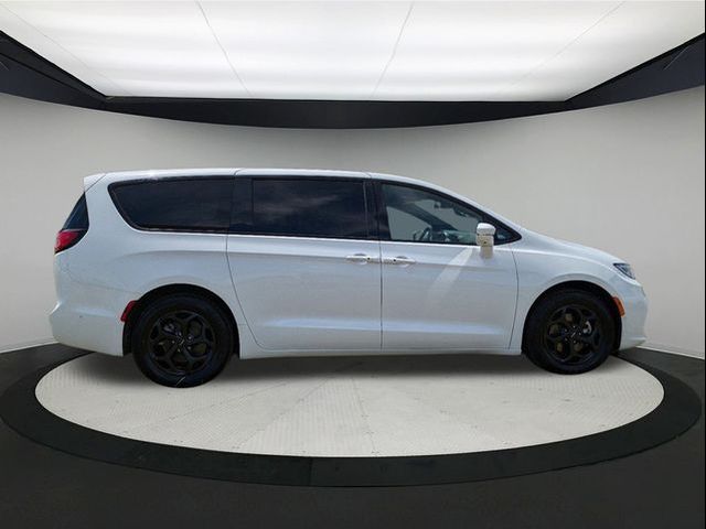 2022 Chrysler Pacifica Hybrid Touring L