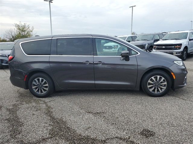 2022 Chrysler Pacifica Hybrid Touring L