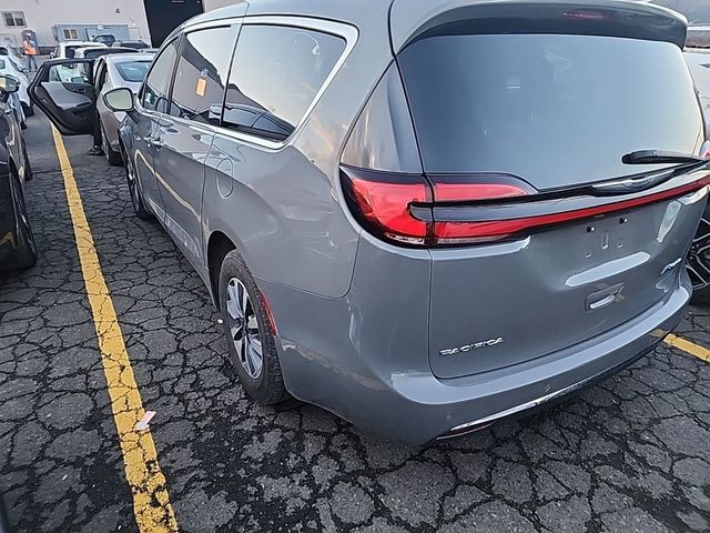 2022 Chrysler Pacifica Hybrid Touring L