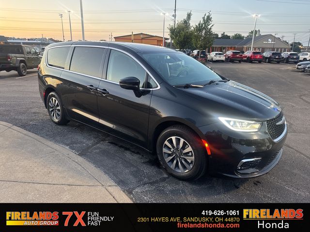 2022 Chrysler Pacifica Hybrid Touring L
