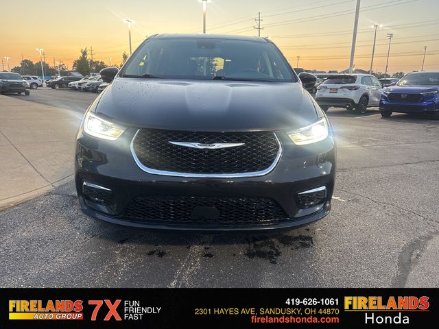 2022 Chrysler Pacifica Hybrid Touring L