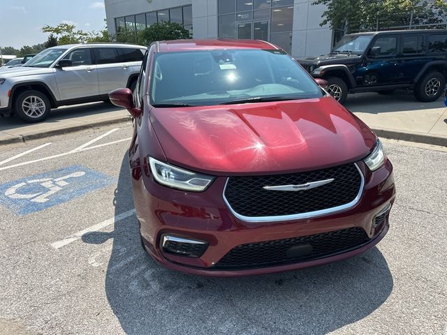 2022 Chrysler Pacifica Hybrid Touring L