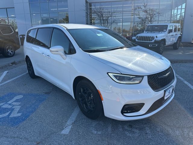 2022 Chrysler Pacifica Hybrid Touring L