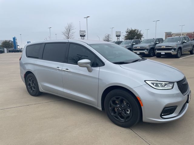 2022 Chrysler Pacifica Hybrid Touring L