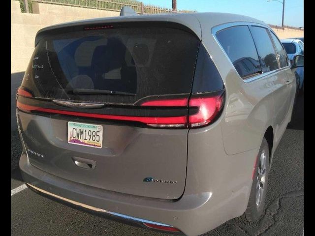 2022 Chrysler Pacifica Hybrid Touring L