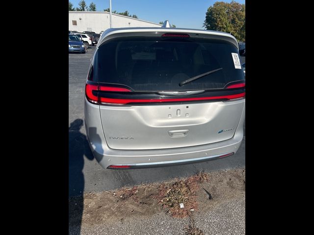 2022 Chrysler Pacifica Hybrid Touring L