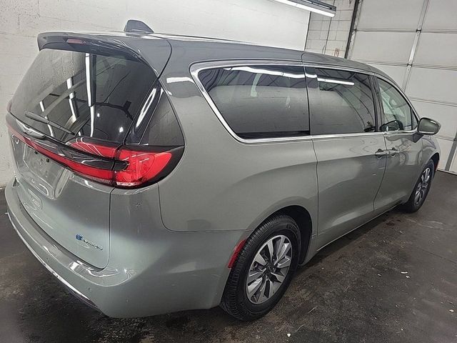 2022 Chrysler Pacifica Hybrid Touring L