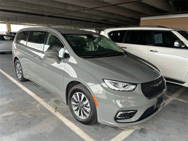 2022 Chrysler Pacifica Hybrid Touring L