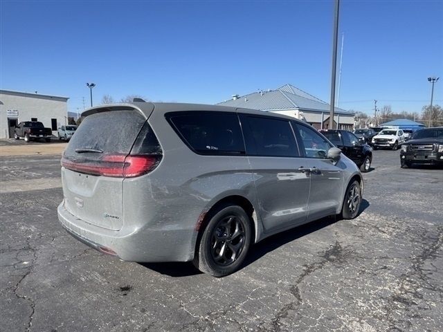 2022 Chrysler Pacifica Hybrid Touring L