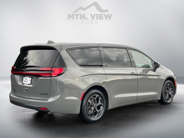 2022 Chrysler Pacifica Hybrid Touring L