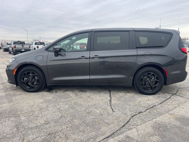 2022 Chrysler Pacifica Hybrid Touring L