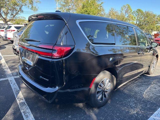 2022 Chrysler Pacifica Hybrid Touring L