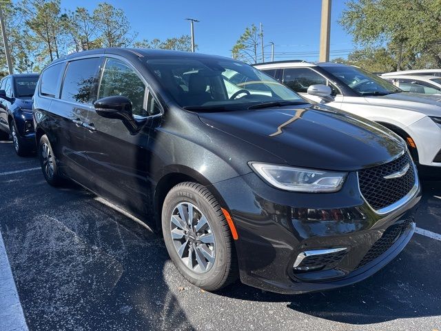 2022 Chrysler Pacifica Hybrid Touring L