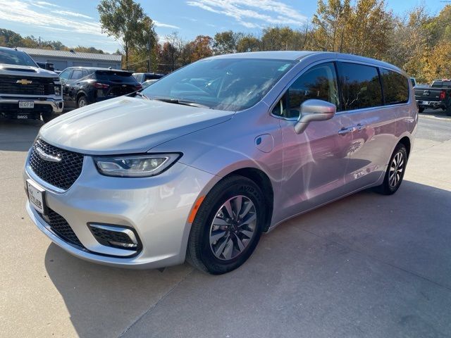 2022 Chrysler Pacifica Hybrid Touring L