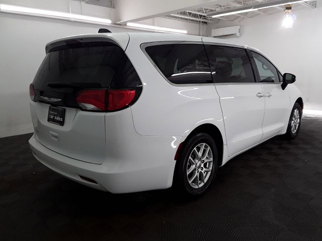 2022 Chrysler Voyager LX