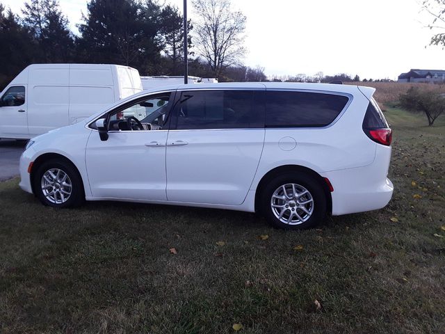 2022 Chrysler Voyager LX