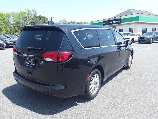 2022 Chrysler Voyager LX