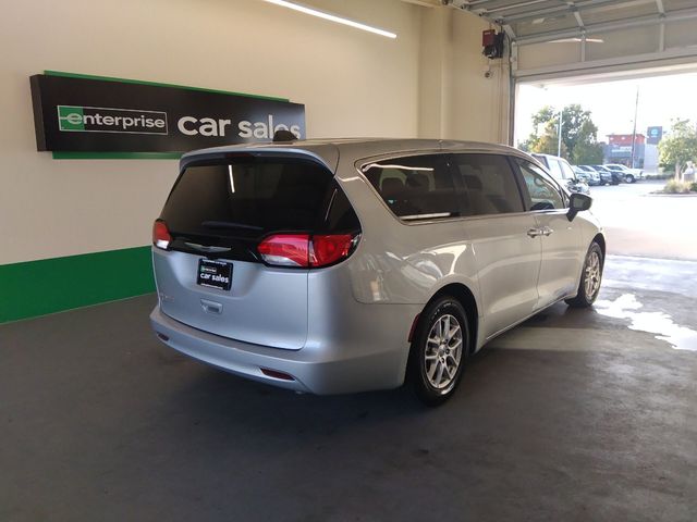 2022 Chrysler Voyager LX