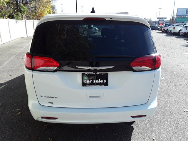 2022 Chrysler Voyager LX