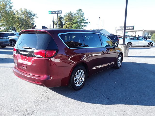 2022 Chrysler Voyager LX