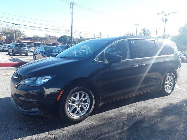 2022 Chrysler Voyager LX