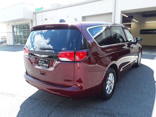 2022 Chrysler Voyager LX