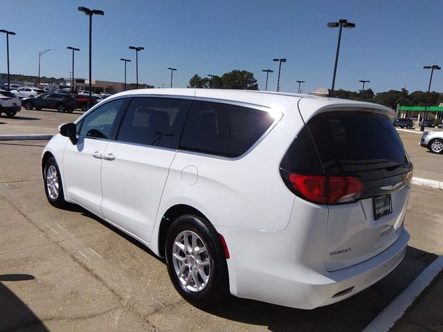 2022 Chrysler Voyager LX