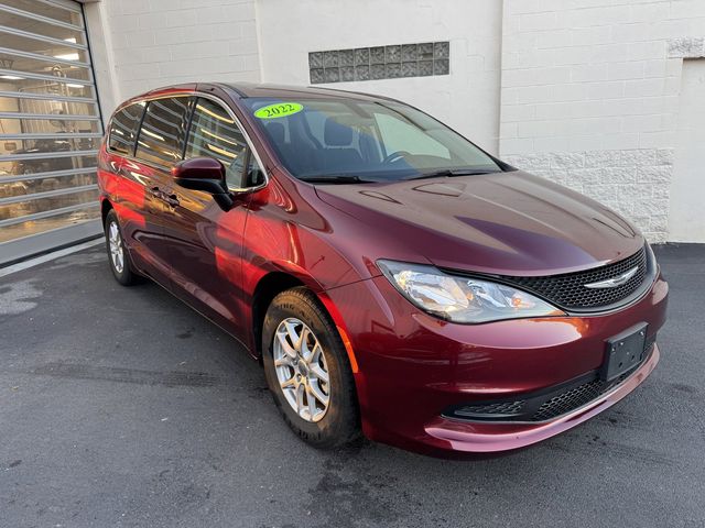 2022 Chrysler Voyager LX