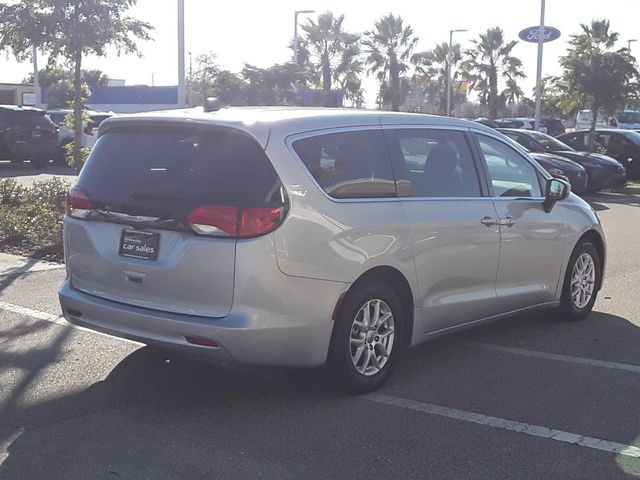 2022 Chrysler Voyager LX