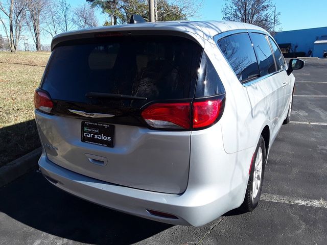 2022 Chrysler Voyager LX