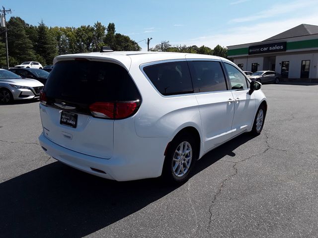 2022 Chrysler Voyager LX