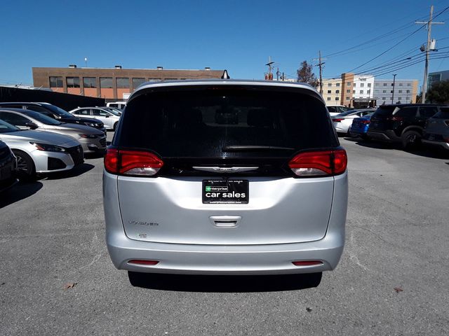 2022 Chrysler Voyager LX