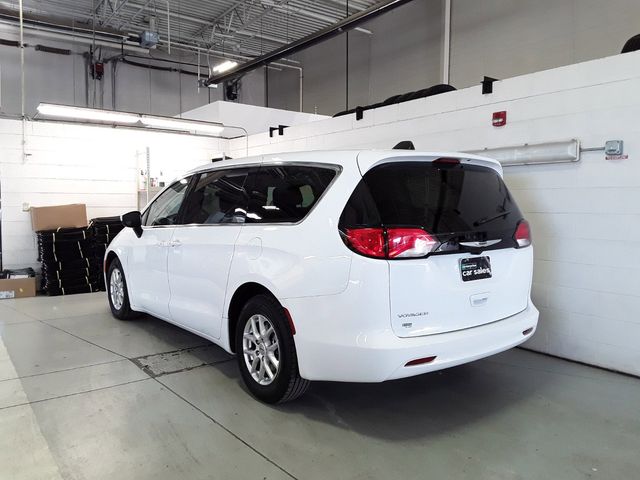 2022 Chrysler Voyager LX