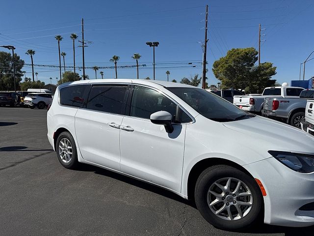 2022 Chrysler Voyager LX