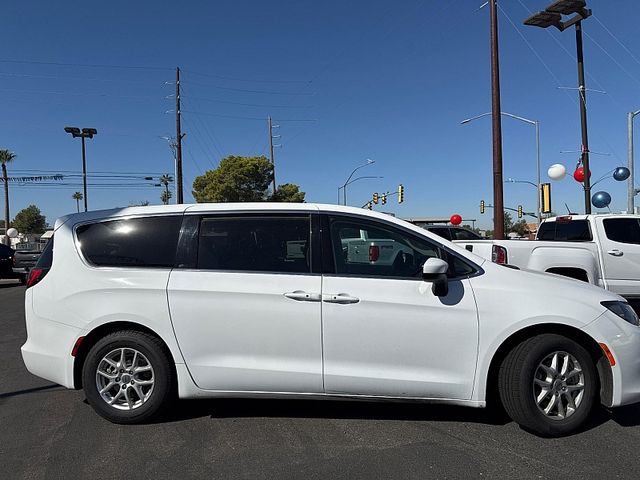 2022 Chrysler Voyager LX