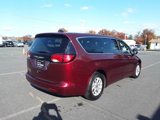 2022 Chrysler Voyager LX