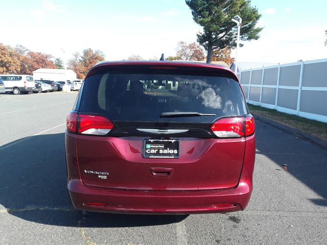 2022 Chrysler Voyager LX