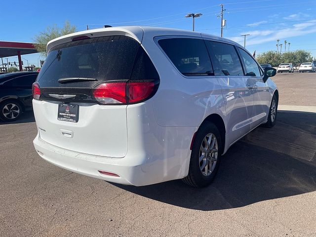 2022 Chrysler Voyager LX