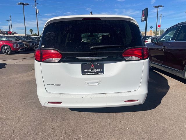 2022 Chrysler Voyager LX