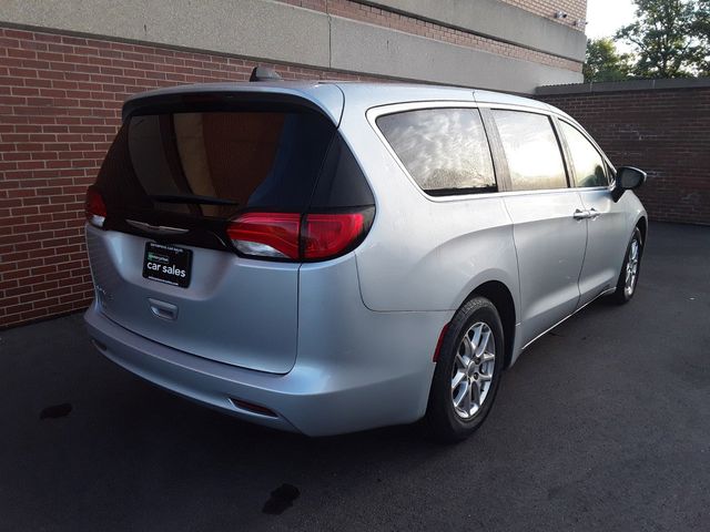 2022 Chrysler Voyager LX