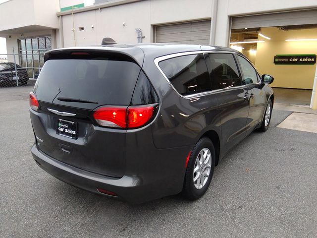 2022 Chrysler Voyager LX