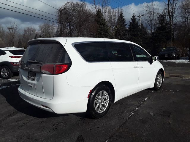 2022 Chrysler Voyager LX