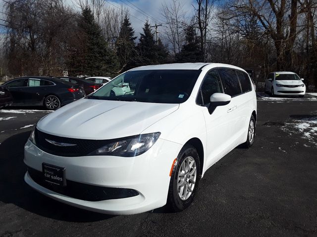 2022 Chrysler Voyager LX