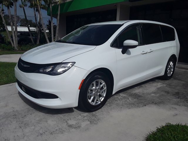 2022 Chrysler Voyager LX